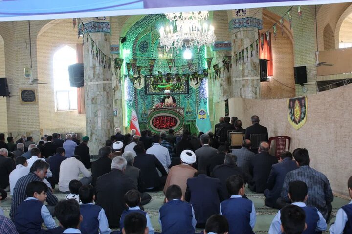 حوزه/ نمازجمعه شهرستان خاتم در سوگ ایام فاطمیه