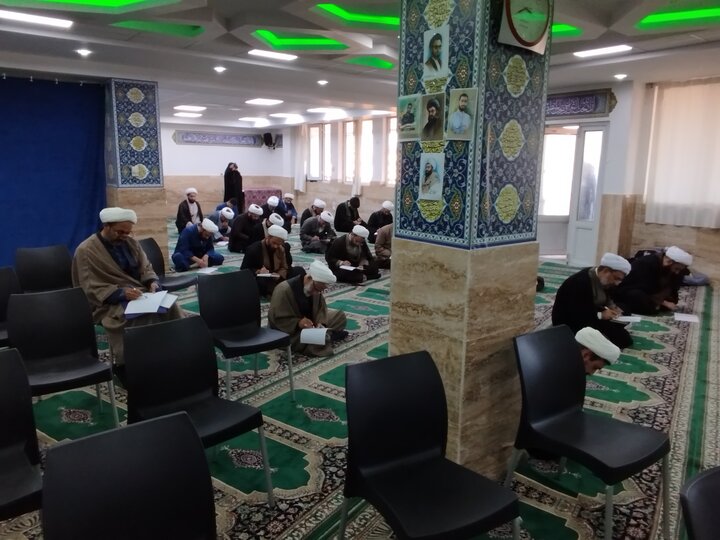 تصاویر/برگزاری آزمون کتبی دانش افزایی ولایت فقیه ویژه اساتید استان مرکزی و لرستان