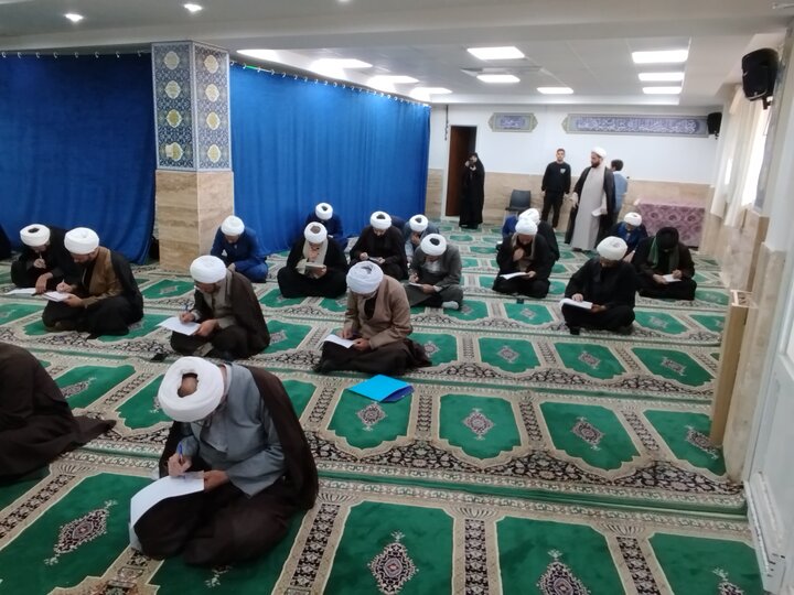 تصاویر/برگزاری آزمون کتبی دانش افزایی ولایت فقیه ویژه اساتید استان مرکزی و لرستان