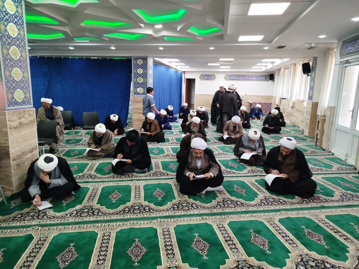 تصاویر/برگزاری آزمون کتبی دانش افزایی ولایت فقیه ویژه اساتید استان مرکزی و لرستان