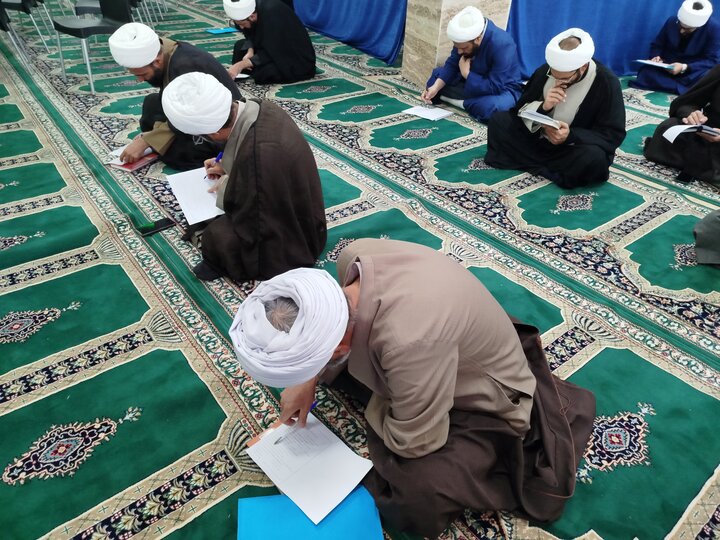 تصاویر/برگزاری آزمون کتبی دانش افزایی ولایت فقیه ویژه اساتید استان مرکزی و لرستان