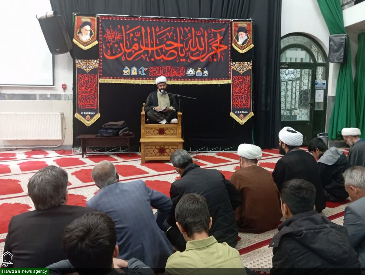 حوزه‌های علمیه در خط مقدم جهاد فرهنگی قرار دارند