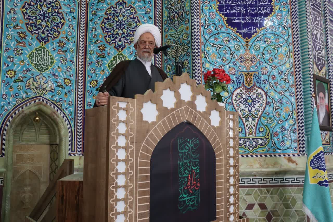 مسئولان دانشگاه‌های سراسر کشور برای تقویت بنیه علمی دانشجویان تلاش کنند