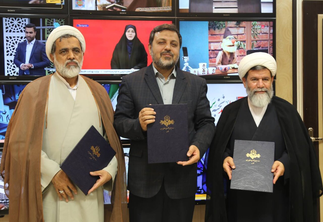 انعقاد تفاهم‌نامه همکاری حوزه علمیه و صدا و سیمای فارس+تصاویر