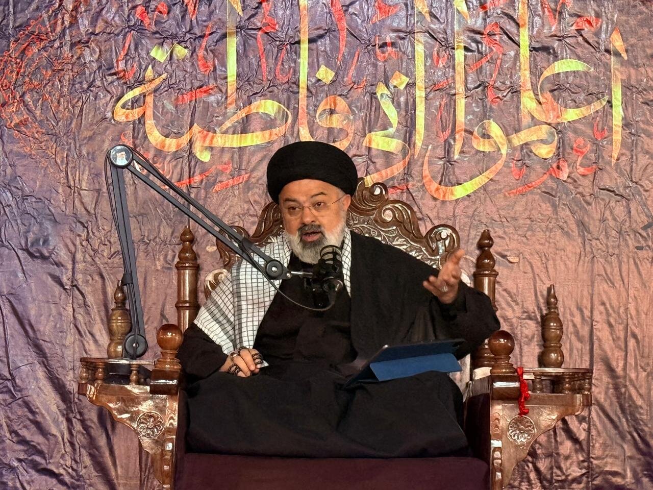 हज़रत फ़ातिमा ने ज़ुल्म, अन्याय और हक़-तल्फ़ी के ख़िलाफ़ सब्र के साथ विरोध किया