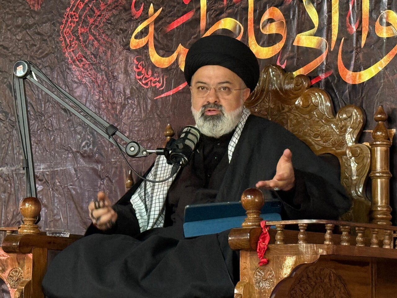 हज़रत फ़ातिमा ने ज़ुल्म, अन्याय और हक़-तल्फ़ी के ख़िलाफ़ सब्र के साथ विरोध किया