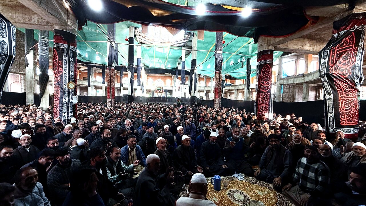 हज़रत फ़ातिमा ने ज़ुल्म, अन्याय और हक़-तल्फ़ी के ख़िलाफ़ सब्र के साथ विरोध किया