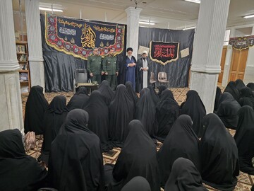 طلاب طلایه‌دار نور و الگوی نسل جوان در مسیر ارزش‌های انقلاب باشند