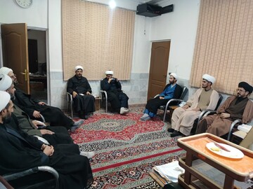 تصاویر/ برگزاری جلسه اساتید حوزه علمیه جعفریه زرند با محوریت مسائل آموزشی و تهذیبی