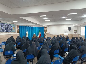 تصاویر/ نشست بصیرتی در مدرسه علمیه الزهرا (س) ارومیه