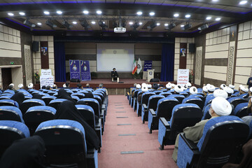 استعمار در پی نابودی نخبگان ایران است