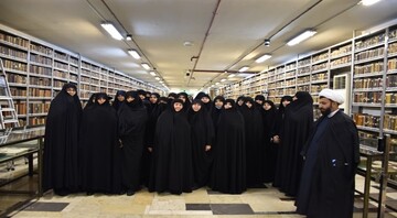 بازدید نخبگان و طلاب زبان‌دان حوزه خراسان از کتابخانه آیت‌الله‌العظمی مرعشی نجفی قم