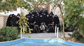 بازدید طلاب زبان‌دان و اساتید نخبه حوزه علمیه خراسان از اماکن تاریخی و مذهبی قم