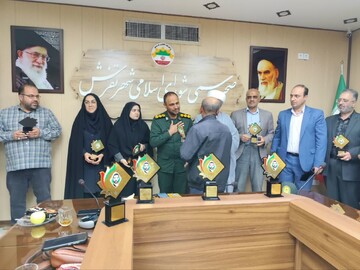 تصاویر/ تجلیل از جمعی از دست اندرکاران افتتاحیه کنگره شهدای استان مرکزی در شهرستان تفرش