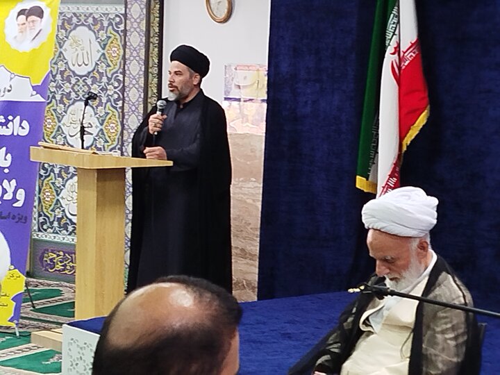 تصاویر/اختتامیه دوره دانش افزایی با موضوع ولایت فقیه در حوزه علمیه خاتم الانبیا(ص)اراک