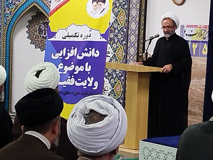 تصاویر/اختتامیه دوره دانش افزایی با موضوع ولایت فقیه در حوزه علمیه خاتم الانبیا(ص)اراک