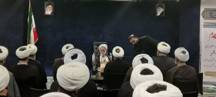 تصاویر/اختتامیه دوره دانش افزایی با موضوع ولایت فقیه در حوزه علمیه خاتم الانبیا(ص)اراک