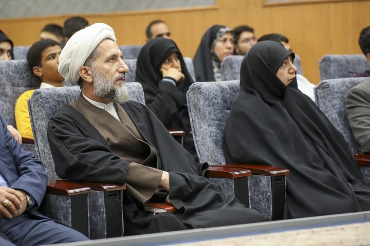 تصاویر / مراسم تجلیل از برندگان مسابقات قرآنی مدهامتان با حضور نماینده ولی فقیه در استان قزوین