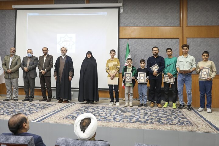 تصاویر / مراسم تجلیل از برندگان مسابقات قرآنی مدهامتان با حضور نماینده ولی فقیه در استان قزوین
