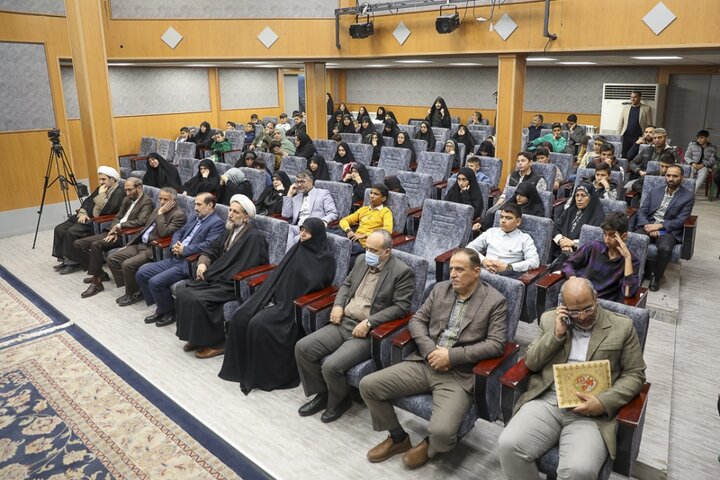 تصاویر / مراسم تجلیل از برندگان مسابقات قرآنی مدهامتان با حضور نماینده ولی فقیه در استان قزوین