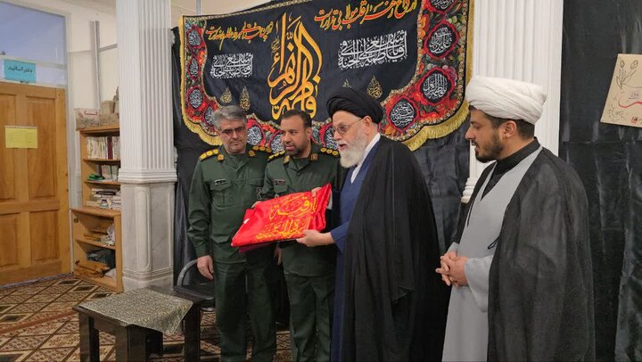 طلایه‌داران نور بدرقه شدند؛ طلاب سیکل حوزه‌های علمیه خواهران یزد عازم مناطق عملیاتی دفاع مقدس