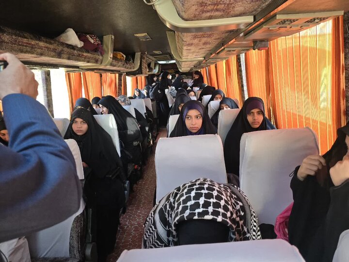 طلایه‌داران نور بدرقه شدند؛ طلاب سیکل حوزه‌های علمیه خواهران یزد عازم مناطق عملیاتی دفاع مقدس