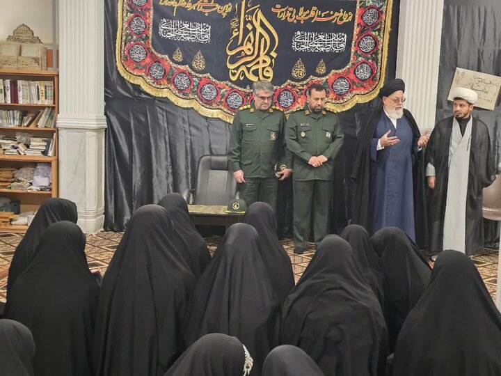 طلایه‌داران نور بدرقه شدند؛ طلاب سیکل حوزه‌های علمیه خواهران یزد عازم مناطق عملیاتی دفاع مقدس