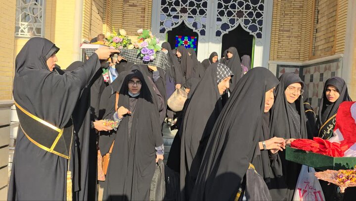 طلایه‌داران نور بدرقه شدند؛ طلاب سیکل حوزه‌های علمیه خواهران یزد عازم مناطق عملیاتی دفاع مقدس