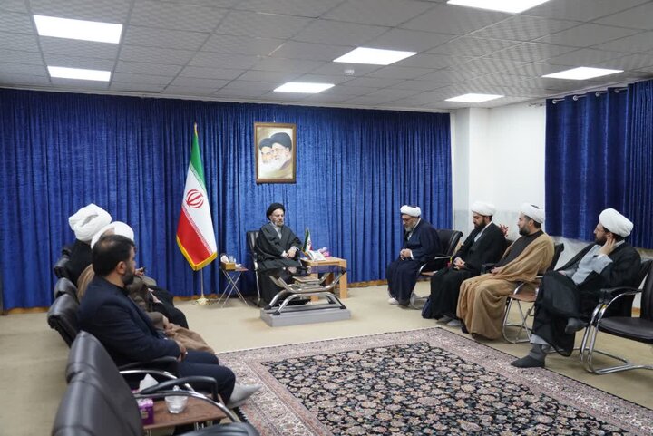 تصاویر/دیدار معاون فرهنگی سازمان تبلیغات اسلامی با نماینده ولی‌فقیه در استان لرستان