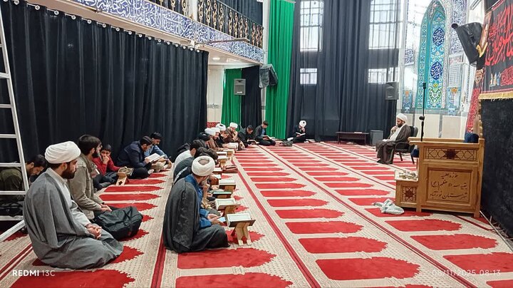 تصاویر/اجرای برنامه شنبه های قرآنی در مدرسه علمیه نورآباد