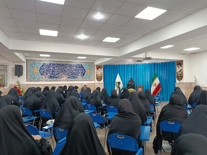 تصاویر/ نشست بصیرتی در مدرسه علمیه الزهرا (س) ارومیه