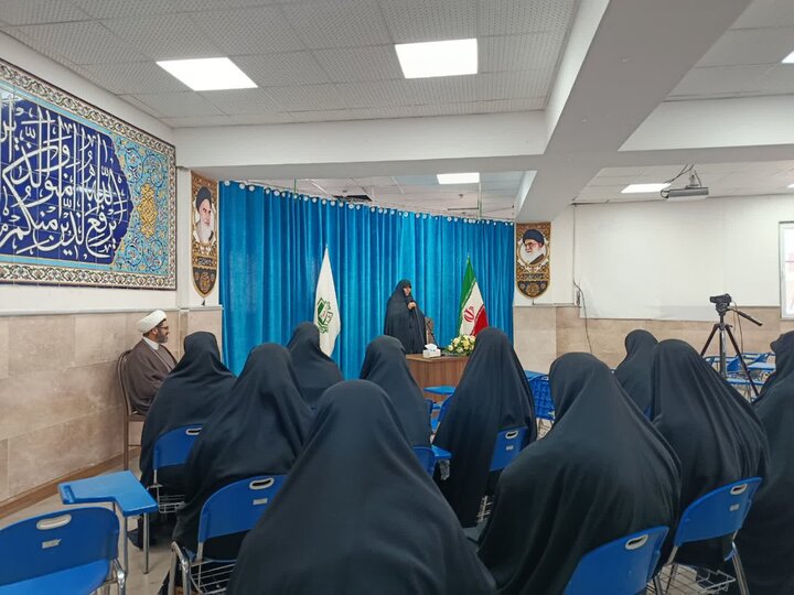 تصاویر/ نشست بصیرتی در مدرسه علمیه الزهرا (س) ارومیه