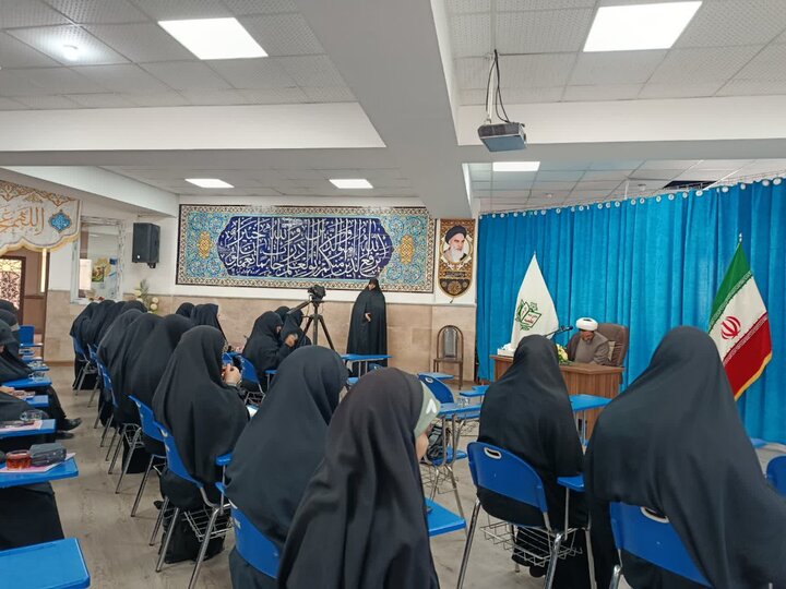 تصاویر/ نشست بصیرتی در مدرسه علمیه الزهرا (س) ارومیه