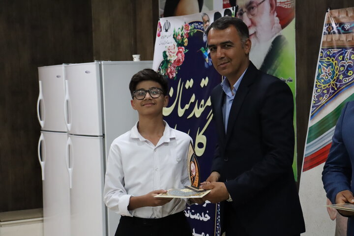 تصاویر/ تجلیل از دانش‌آموزان برگزیده دیّر در جشنواره‌های علمی