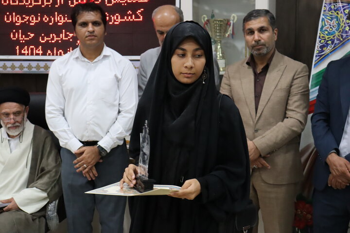 تصاویر/ تجلیل از دانش‌آموزان برگزیده دیّر در جشنواره‌های علمی