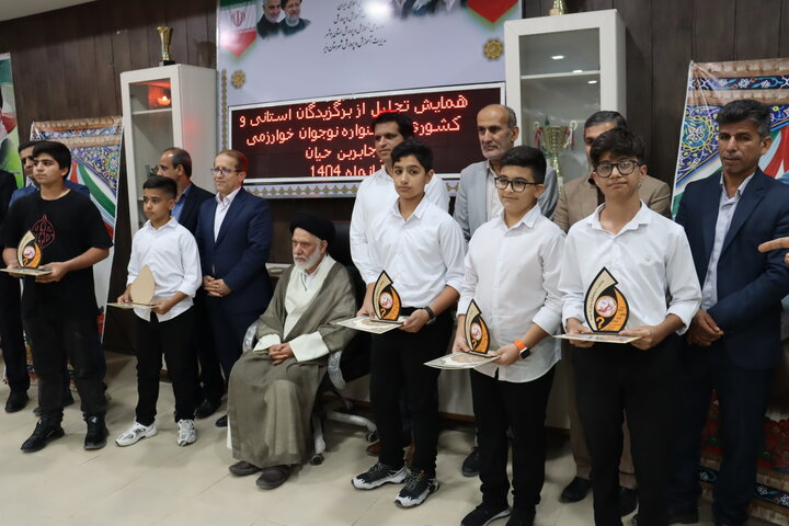 تصاویر/ تجلیل از دانش‌آموزان برگزیده دیّر در جشنواره‌های علمی