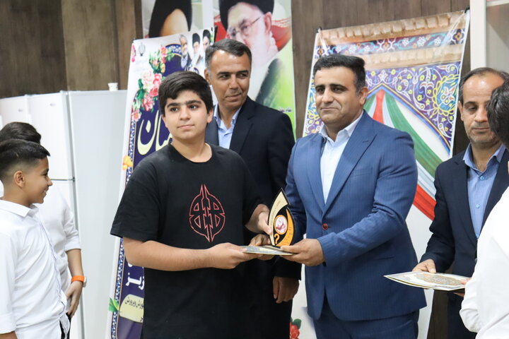 تصاویر/ تجلیل از دانش‌آموزان برگزیده دیّر در جشنواره‌های علمی