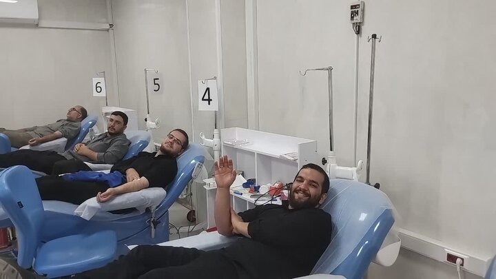 تصاویر/سهم طلاب خمین در نجات جان بیماران