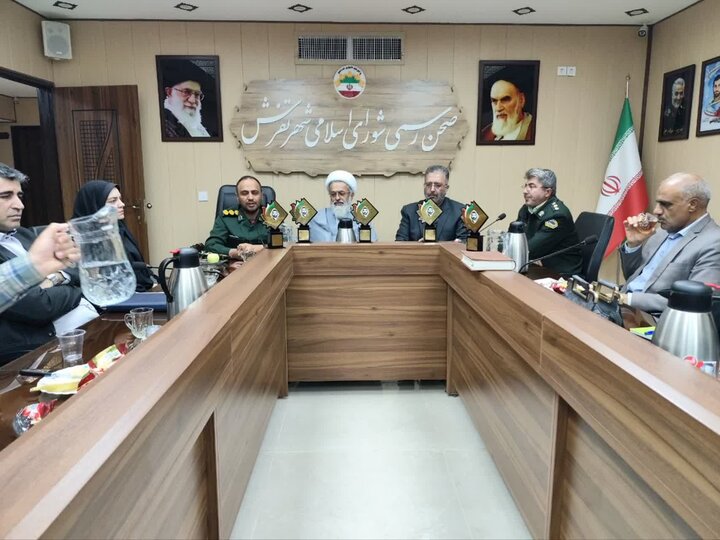 تصاویر/تجلیل از جمعی از دست اندرکاران افتتاحیه کنگره شهدای استان مرکزی در شهرستان تفرش