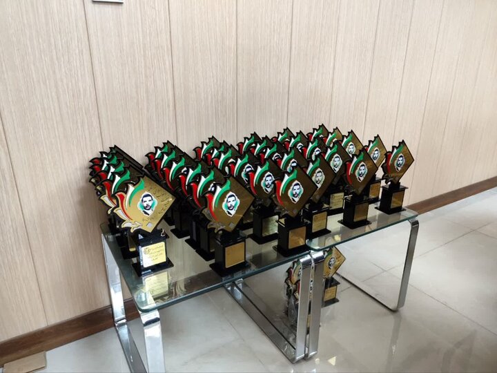 تصاویر/تجلیل از جمعی از دست اندرکاران افتتاحیه کنگره شهدای استان مرکزی در شهرستان تفرش