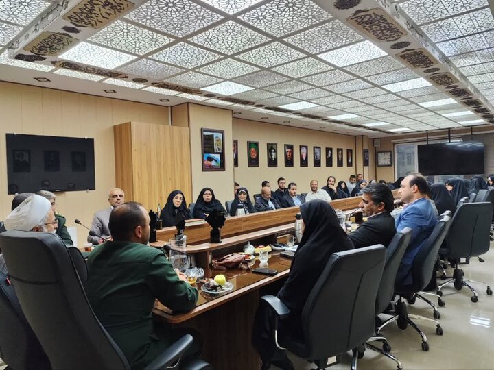 تصاویر/تجلیل از جمعی از دست اندرکاران افتتاحیه کنگره شهدای استان مرکزی در شهرستان تفرش