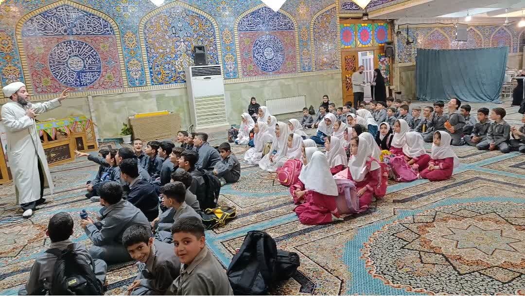 آموزش همراه با شادی؛ رویکردی نو در انتقال معارف اسلامی به دانش‌آموزان