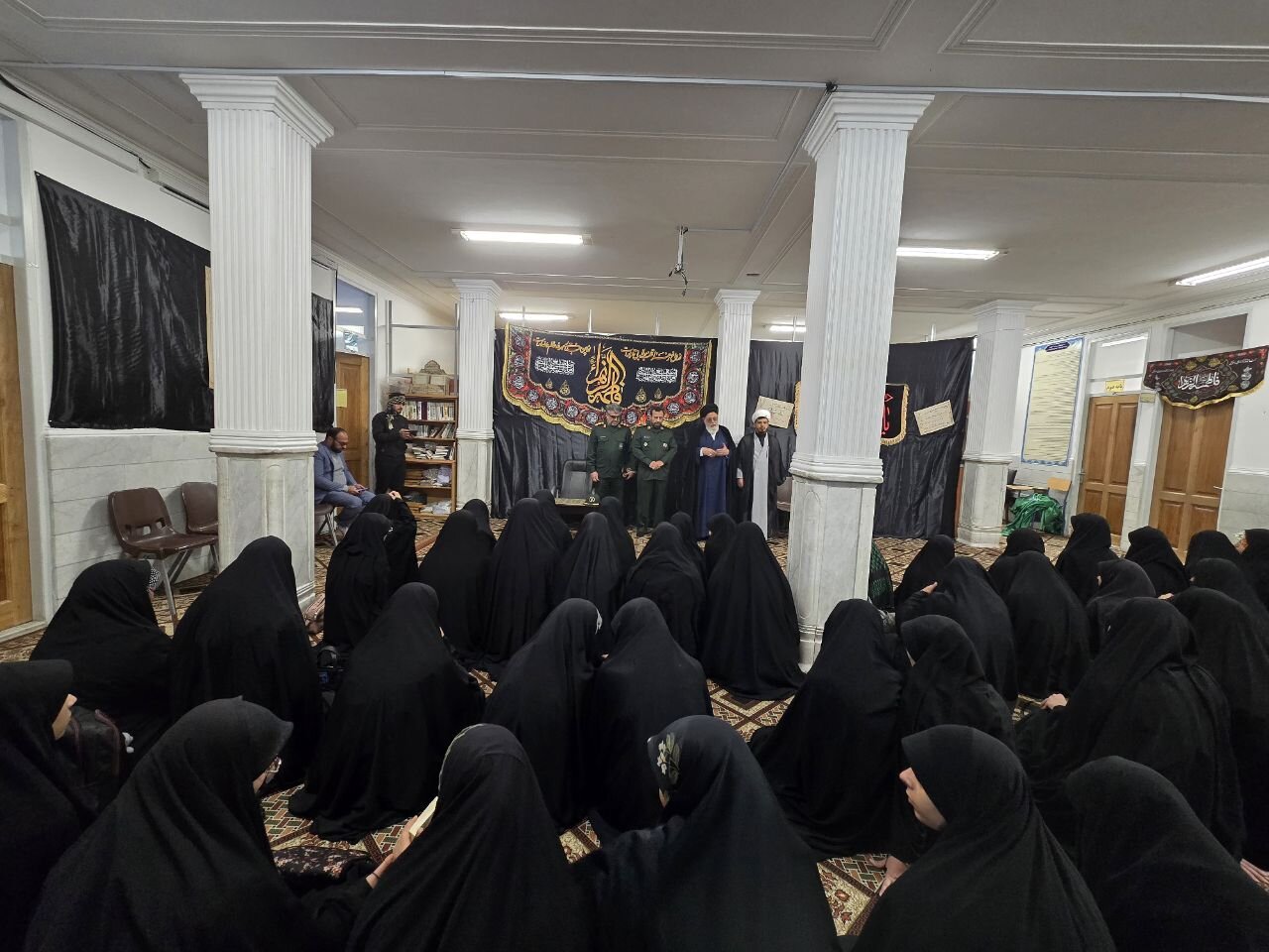 طلاب طلایه‌دار نور و الگوی نسل جوان در مسیر ارزش‌های انقلاب باشند