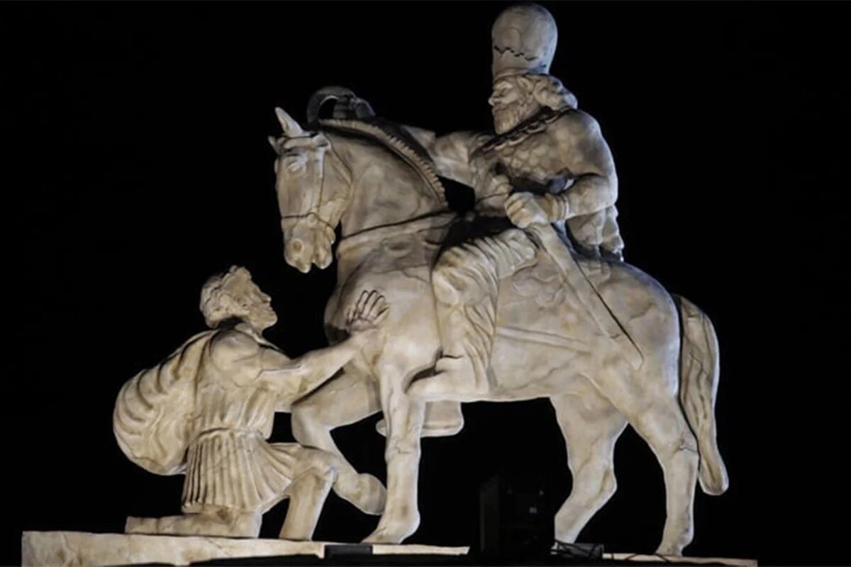 ‘তুমি আবার ইরানের সামনে হাঁটু গেড়ে বসবে’— শত্রুদের প্রতি তেহরানের কঠোর বার্তা