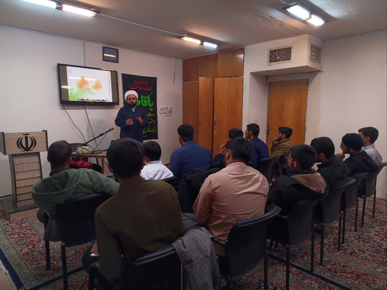 برگزاری دوره توانمندسازی مربیان اعتکاف دانش‌آموزی در مدرسه علمیه محمودیه کرمان + عکس