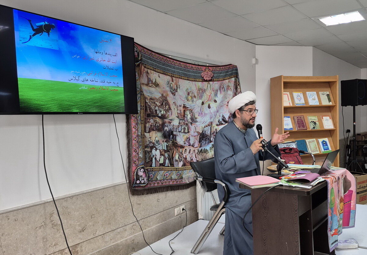 دشمن به دنبال گمراه کردن کودکان و نوجوان کشور است