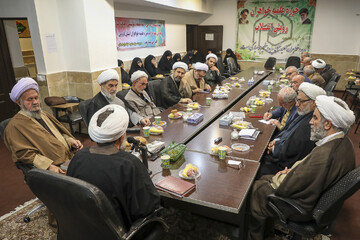 تصاویر / جلسه هیئت امنای حوزه علمیه خواهران استان قزوین با حضور امام جمعه