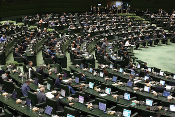 دفاع مقدس تا پشیمان‌سازی قطعی دشمن ادامه پیدا کند