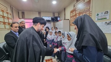 تقدیر امام جمعه گناوه از دانش‌آموزان فعال قرآنی