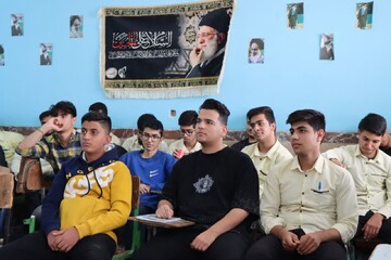 حضور مستمر امام جمعه نوش آباد در مدارس